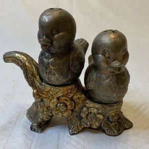 Vintage salt & pepper shakers, love birds.